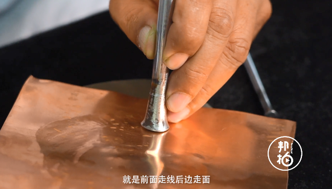 陳氏浮雕的鏨刻工藝，是金屬和美學(xué)的硬核碰撞！